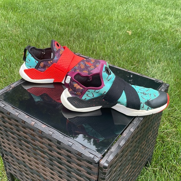 Nike mismatch shoes - Picture 2 of 5